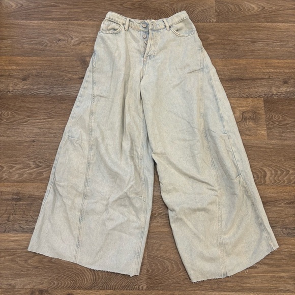 NWOT We The Free Westward Demi Jeans Raw Hem Cropped Denim Women’s 25 - Picture 2 of 9